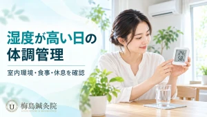 湿度が高い日に温湿度計を確認して室内環境や生活習慣を見直す女性